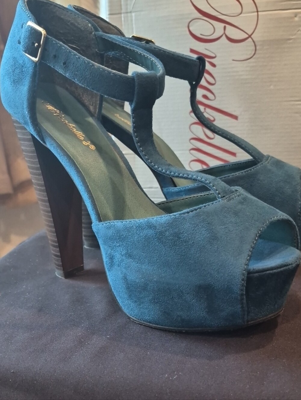 Women’s Teal Suede Platform T-Strap Heels SZ 8.5